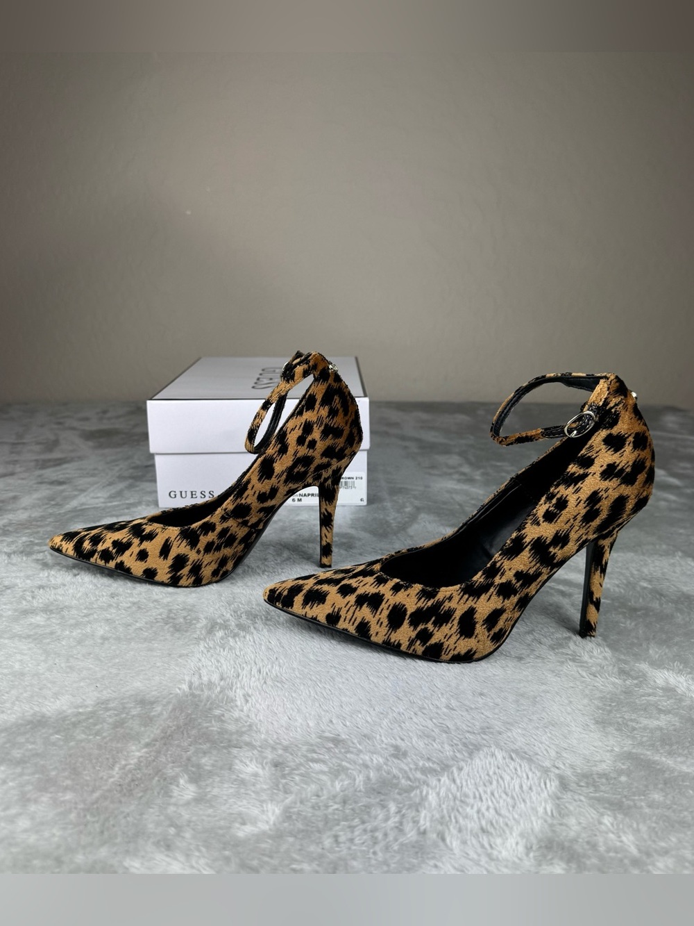 Guess womens napril ankle strap stiletto dress pumps heels sz 6
